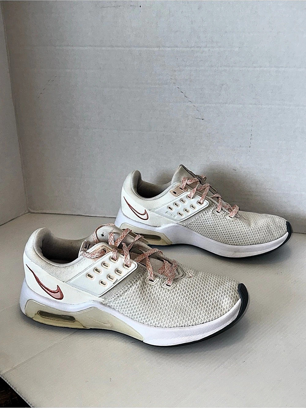 Nike Air Max Bella TR 4 Athletic Shoes White & Pink US 8